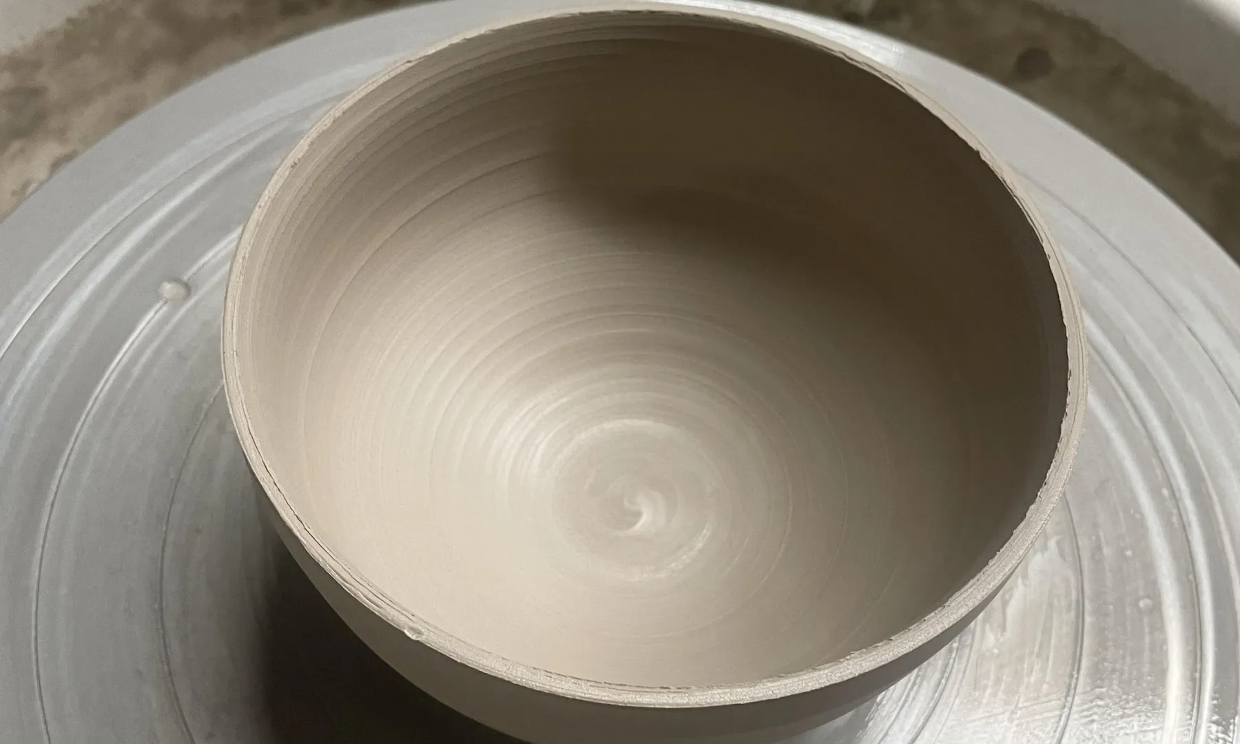 Découvrez le tour de potier avec Marie - Image n°1 - Wecandoo