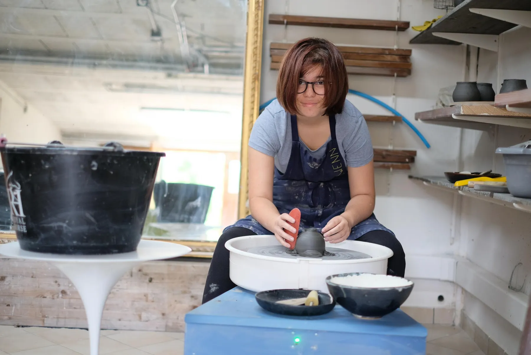 Découvrez le tour de potier avec Marie - Image n°3 - Wecandoo