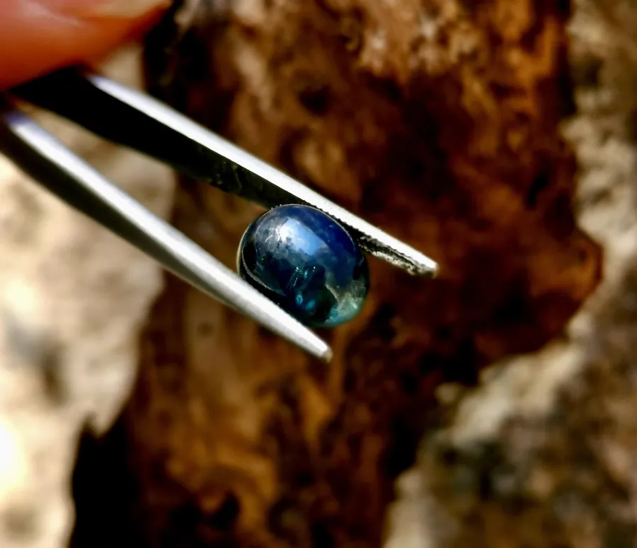 Façonnez votre cabochon unique à partir d'une pierre d’Auvergne avec Alexandra - Image n°1 - Wecandoo