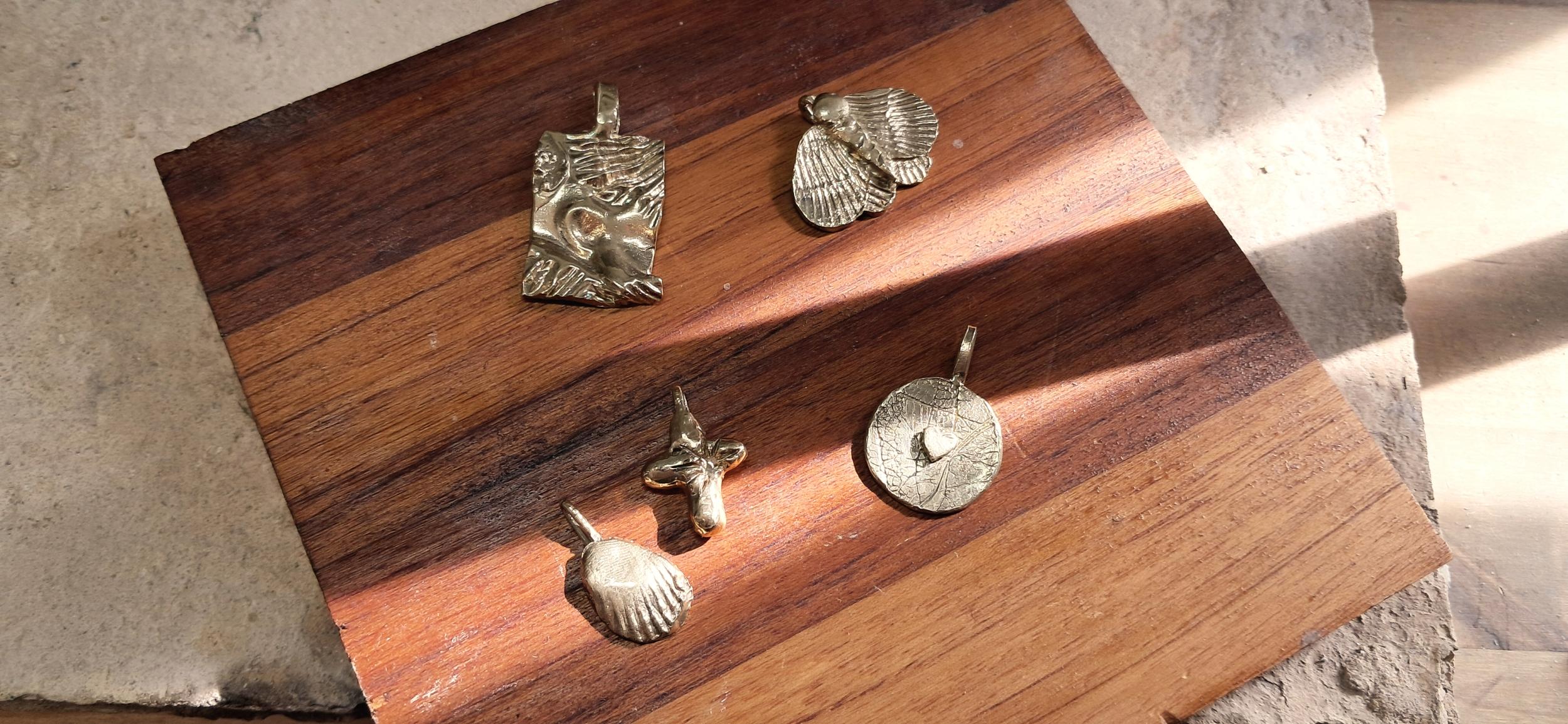 Créez votre médaillon ou deux breloques