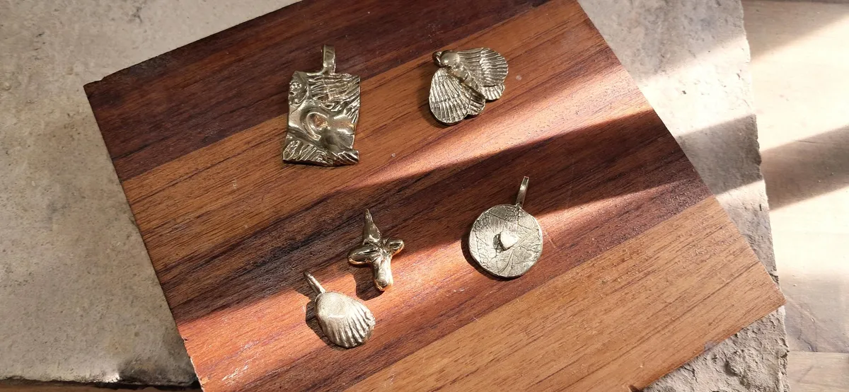 Créez votre médaillon ou deux breloques