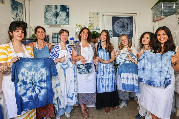 Rassemblez votre équipe dans votre lieu et initiez-les à la teinture indigo avec Quitterie - Afbeelding nr. 3 - Wecandoo