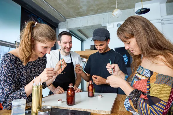 Créez vos bijoux grâce à la magie de la galvanoplastie avec Xavier à Paris - Image n°2 - Wecandoo