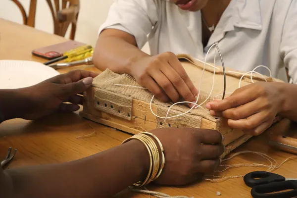 Réalisez votre repose-pieds en wax avec Corinne à Strasbourg - Image n°3 - Wecandoo