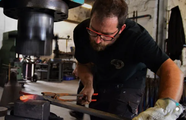 Forgez votre couteau en acier sur une journée avec Geoffroy et Nicolas - Afbeelding nr. 3 - Wecandoo
