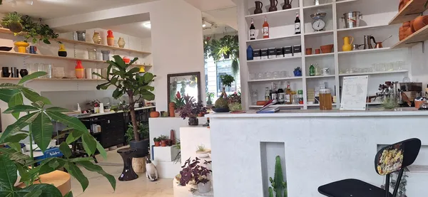 Initiez-vous à la peinture sur céramique avec San et son équipe - Afbeelding nr. 5 - Wecandoo