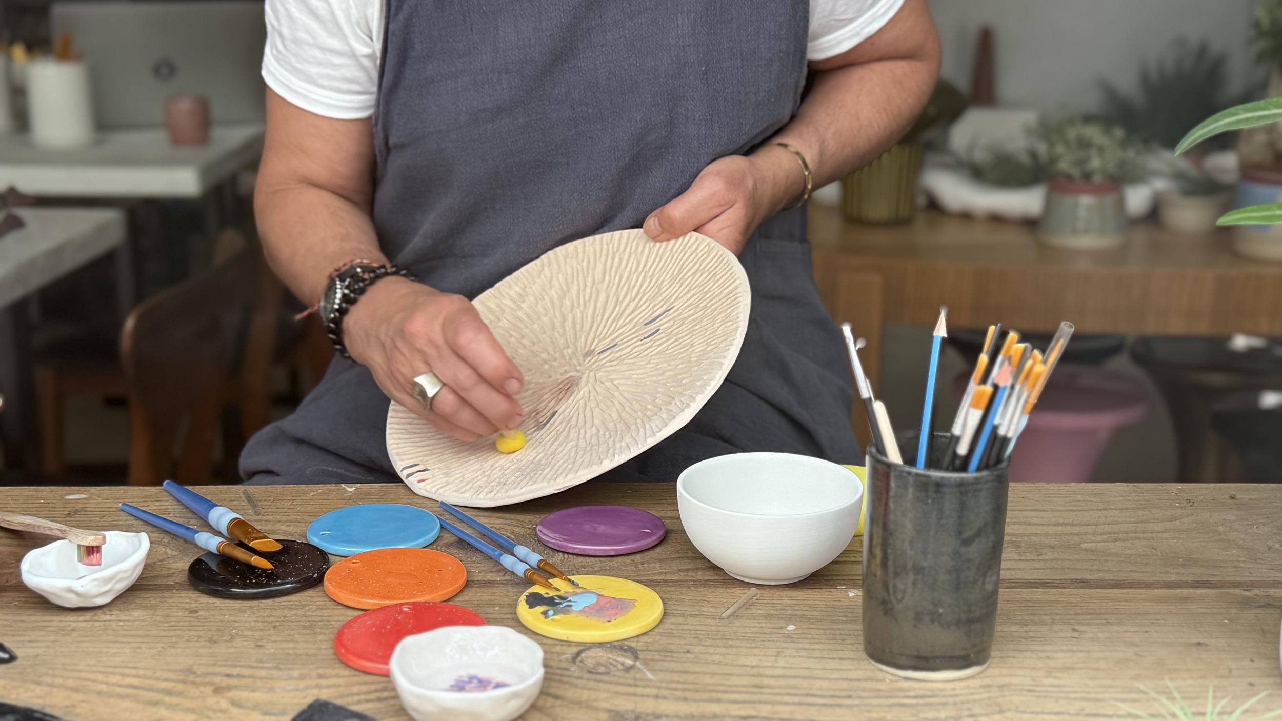 Initiez-vous à la peinture sur céramique