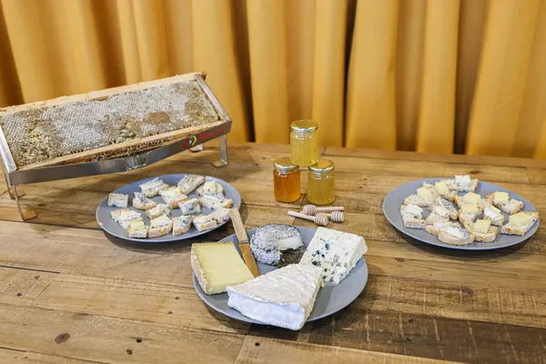 Découvrez les accords miels et fromages avec Volkan - Image n°4 - Wecandoo
