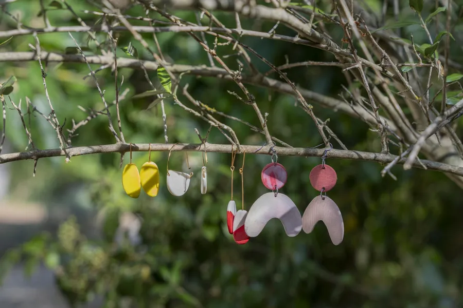 Réalisez vos bijoux en porcelaine dans le Lubéron avec Julie - Image n°1 - Wecandoo