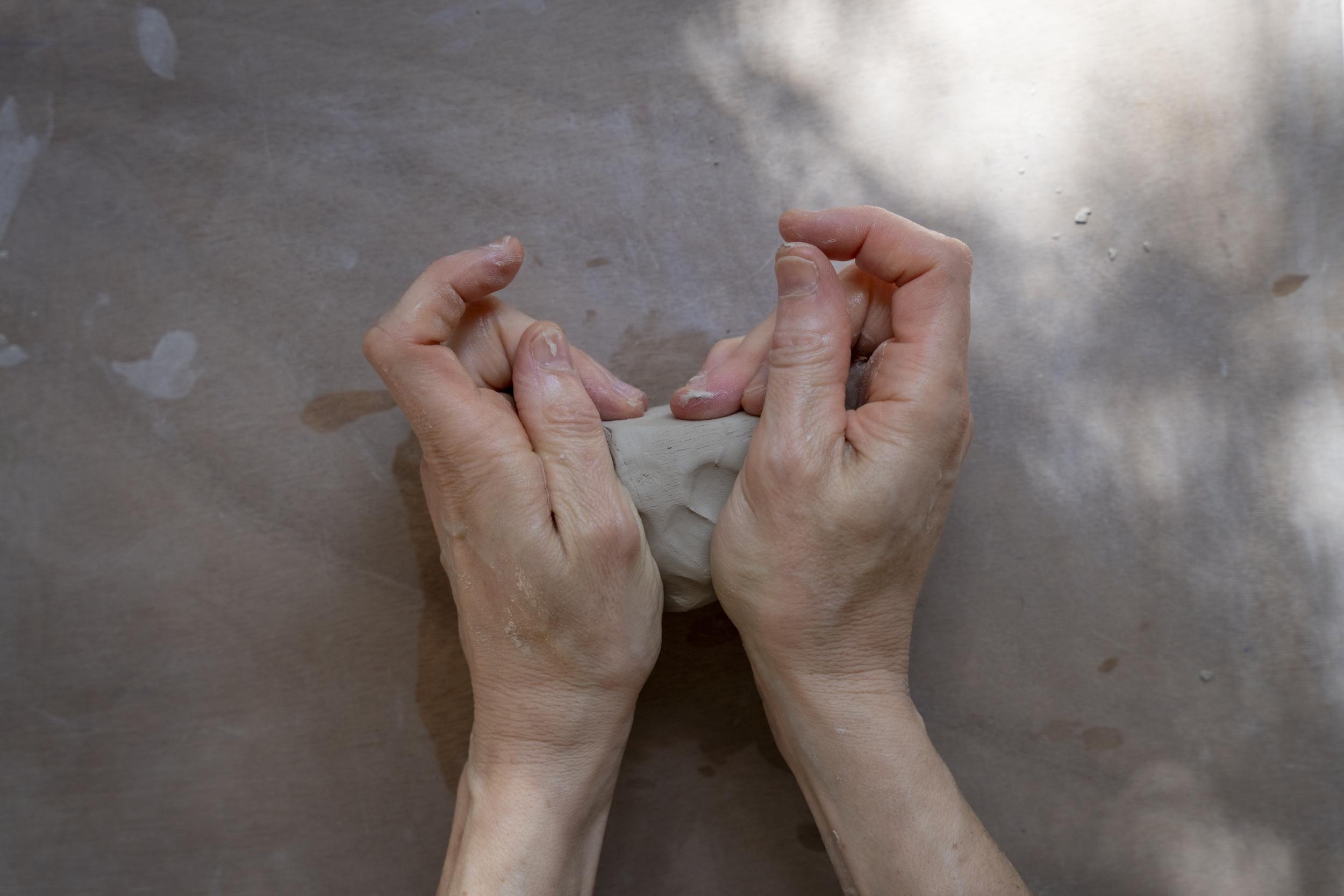 Réalisez vos bijoux en porcelaine dans le Lubéron avec Julie - Image n°2 - Wecandoo