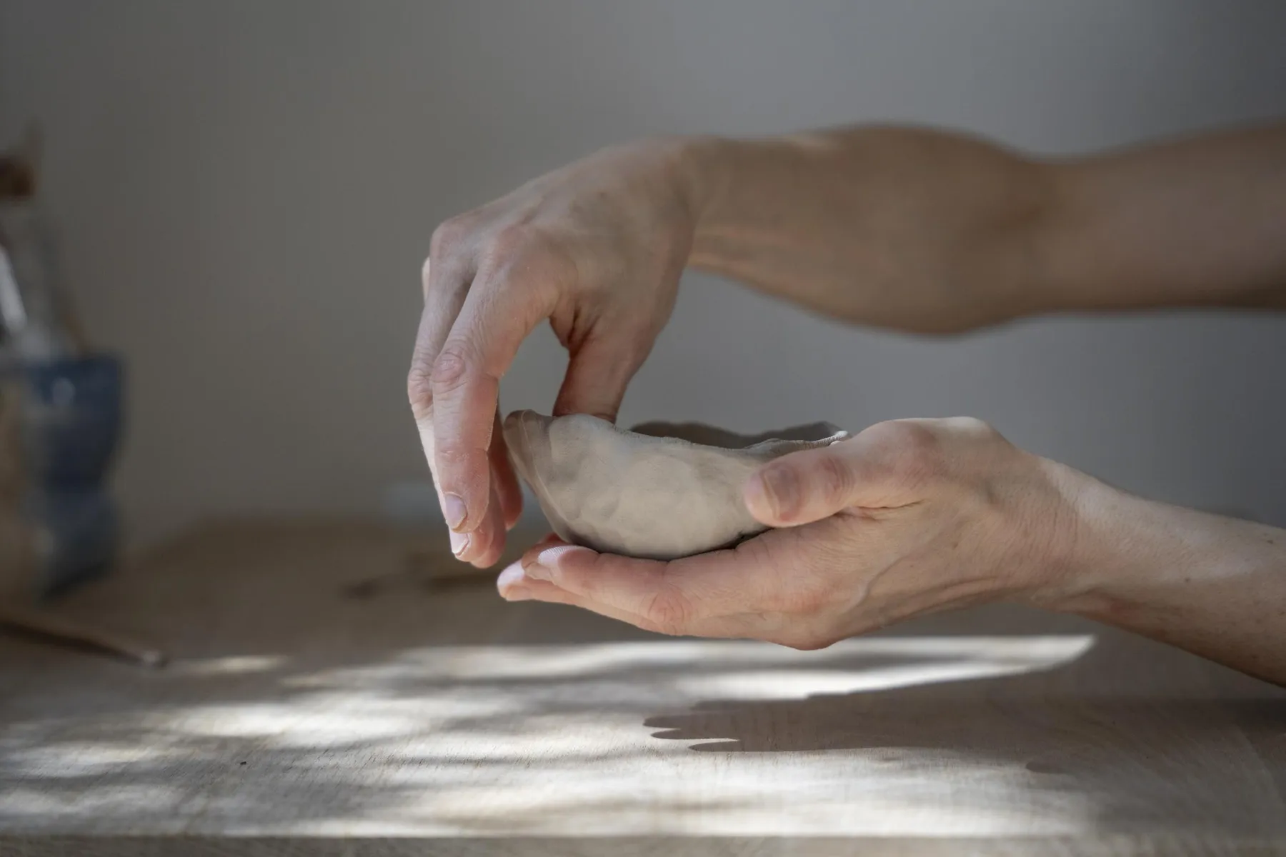 Initiez-vous au tour et au modelage au cœur du Lubéron avec Julie - Image n°1 - Wecandoo