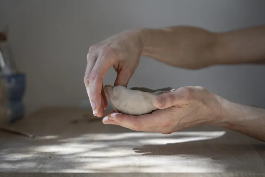 Initiez-vous au tour et au modelage au cœur du Lubéron avec Julie - Afbeelding nr. 1 - Wecandoo