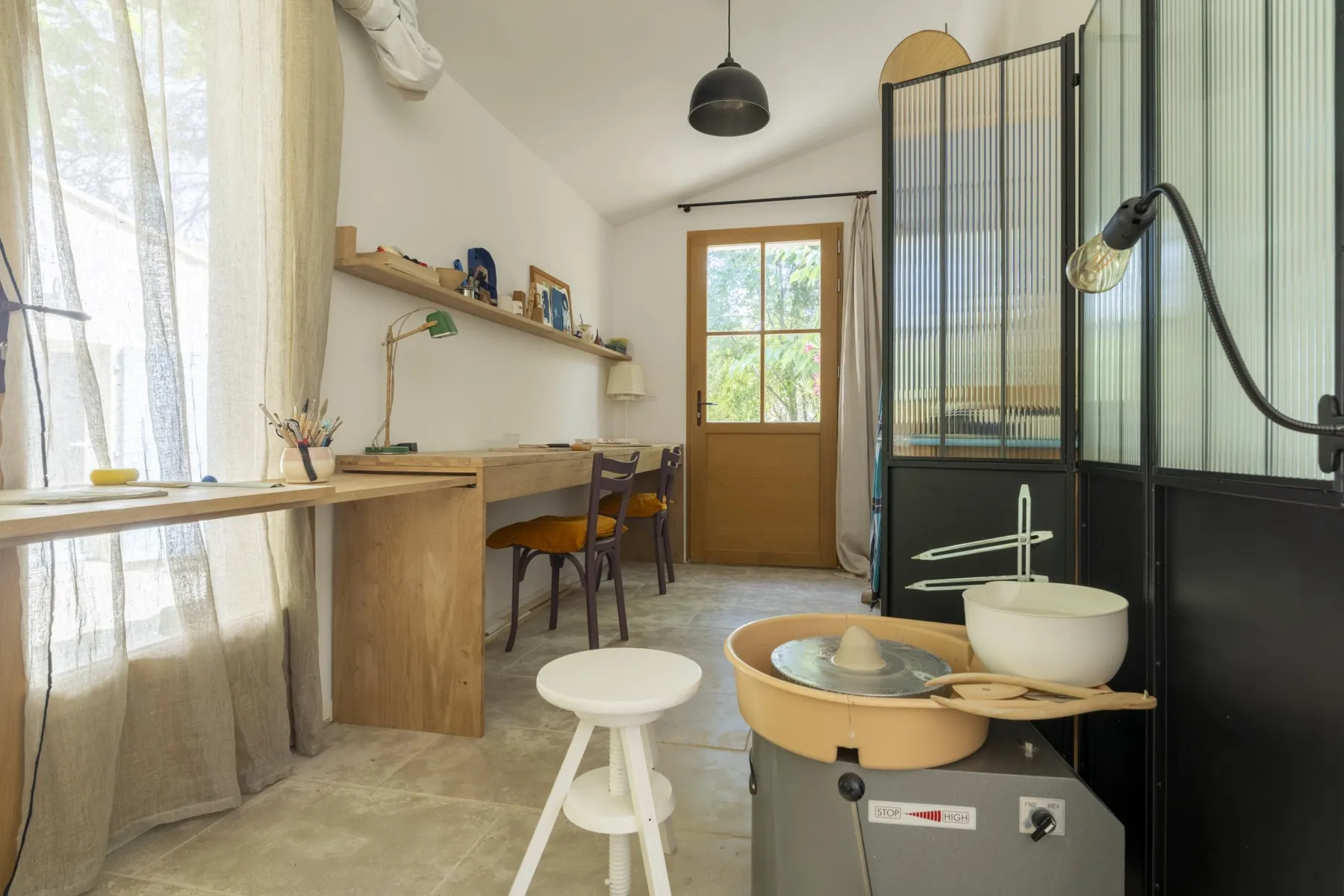 Initiez-vous au tour et au modelage au cœur du Lubéron avec Julie - Image n°4 - Wecandoo