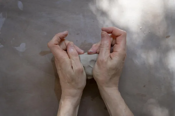 Initiez-vous au tour et au modelage au cœur du Lubéron avec Julie - Afbeelding nr. 5 - Wecandoo