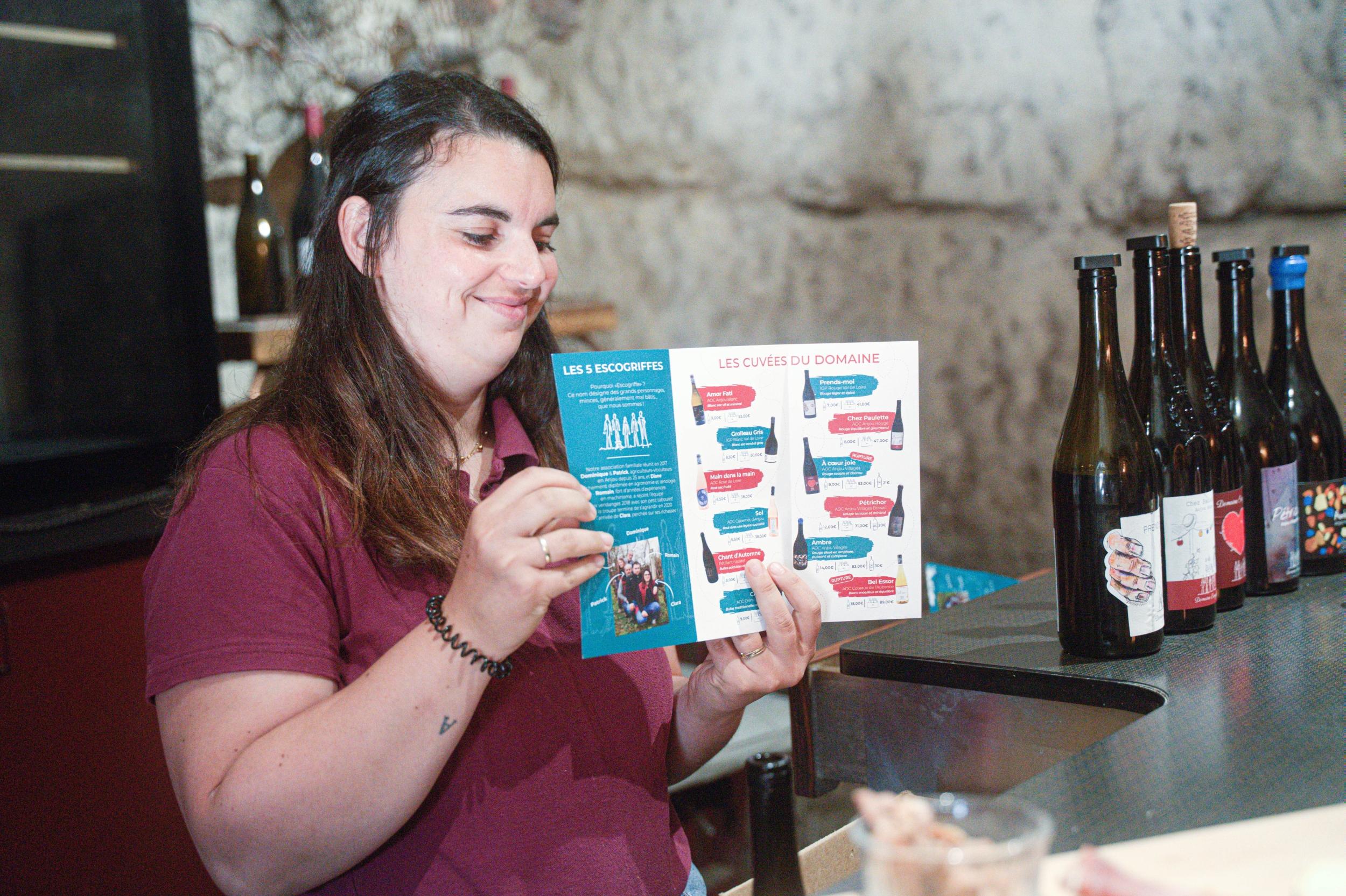Dégustez des vins accompagnés d’une planche apéro dans une cave troglodyte avec Clara et Diane - Image n°6 - Wecandoo