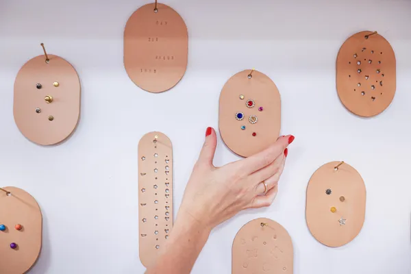 Créez deux accessoires en cuir personnalisés avec Zoé - Afbeelding nr. 2 - Wecandoo