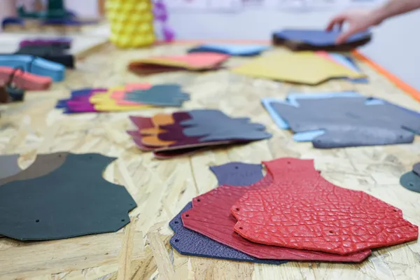 Créez deux accessoires en cuir personnalisés avec Zoé - Afbeelding nr. 3 - Wecandoo