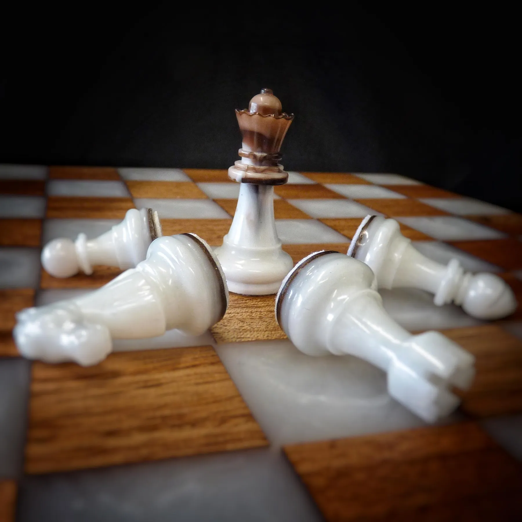 Réalisez votre échiquier en bois et en résine époxy avec Cécile - 2J - Image n°3 - Wecandoo