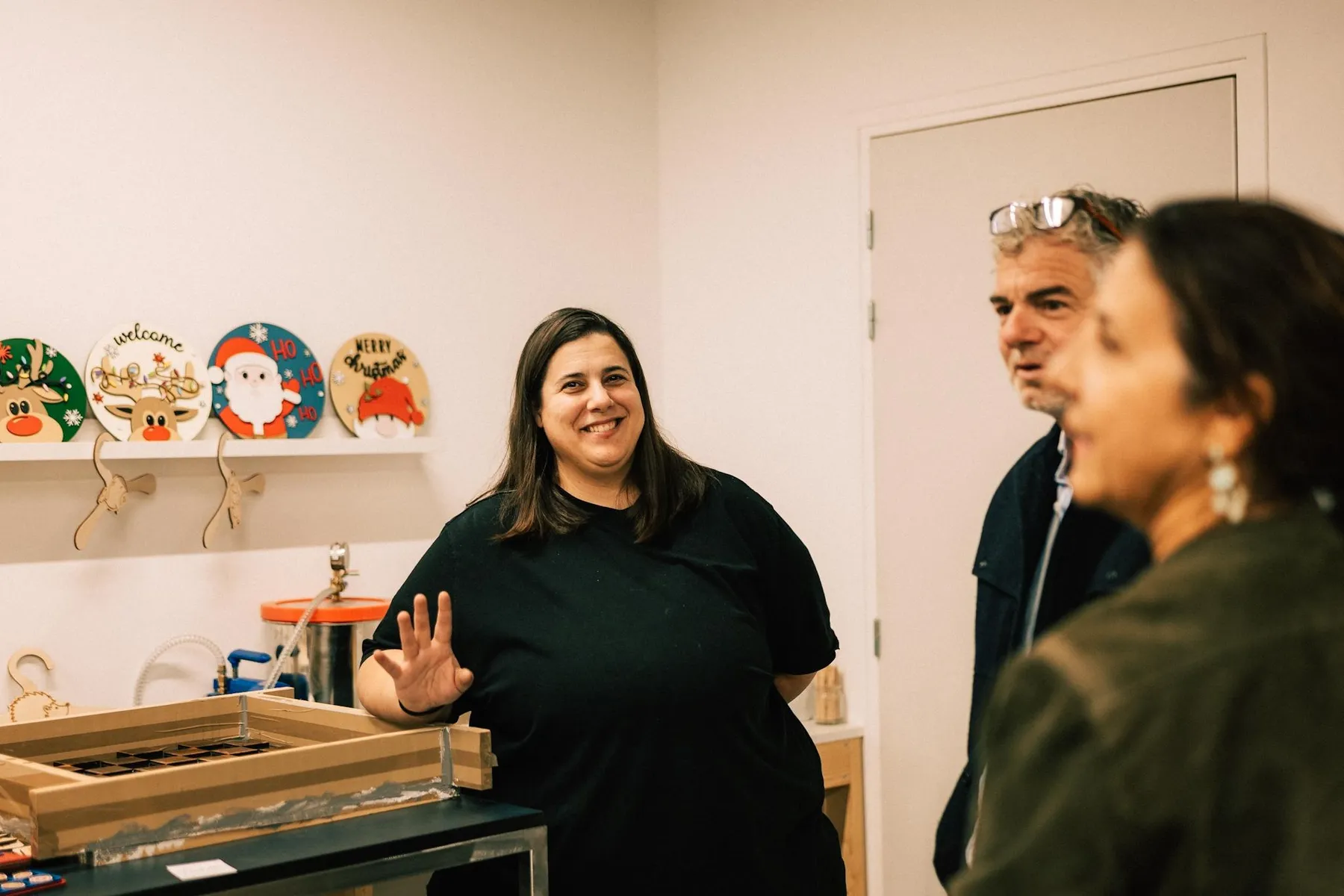 Réalisez votre plateau en bois et en résine époxy avec Cécile - Image n°3 - Wecandoo