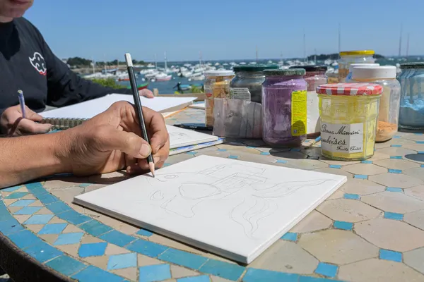 Initiez-vous au décor sur céramique avec Tobia - Image n°4 - Wecandoo