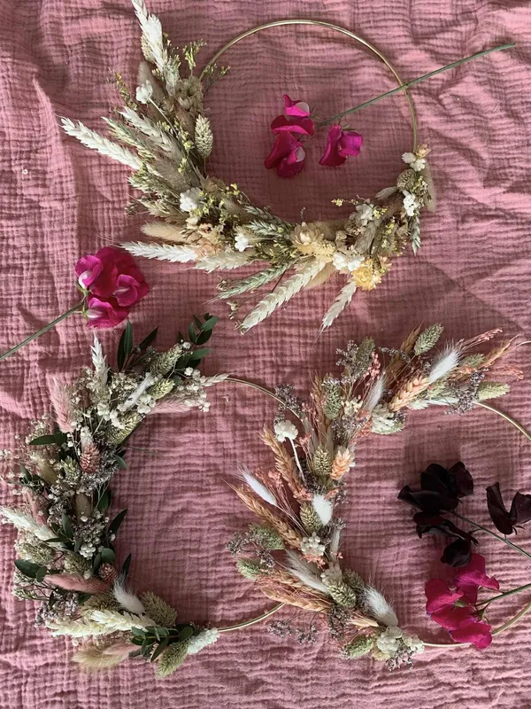 Fabriquez votre couronne de fleurs séchées avec Hélène et Clara - Image n°3 - Wecandoo
