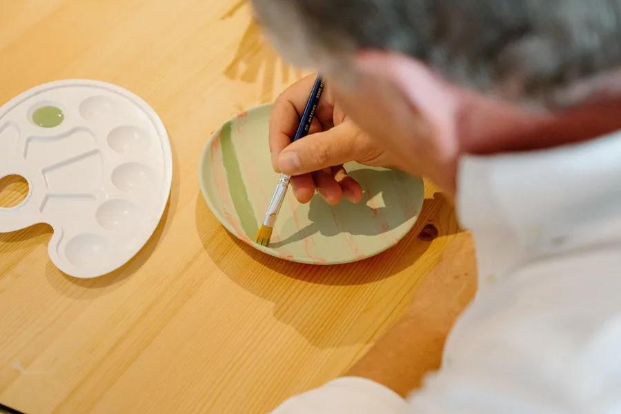 Get your team together and decorate your ceramic pieces with Marileen - Image n°1 - Wecandoo