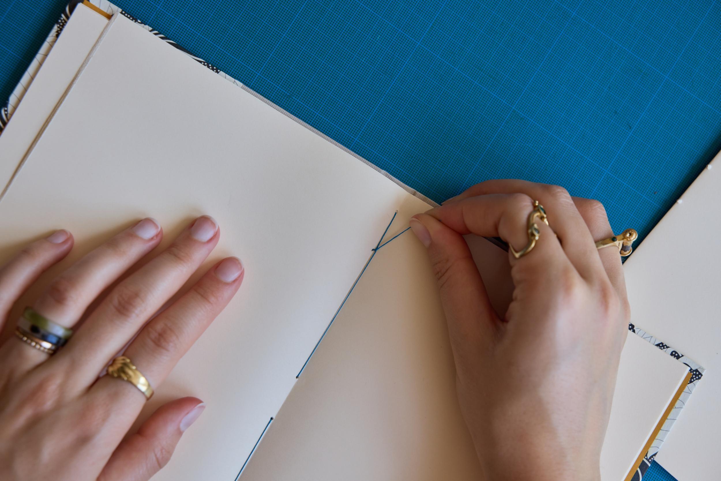 Fabriquez votre carnet A6 en reliure avec Katell - Image n°6 - Wecandoo