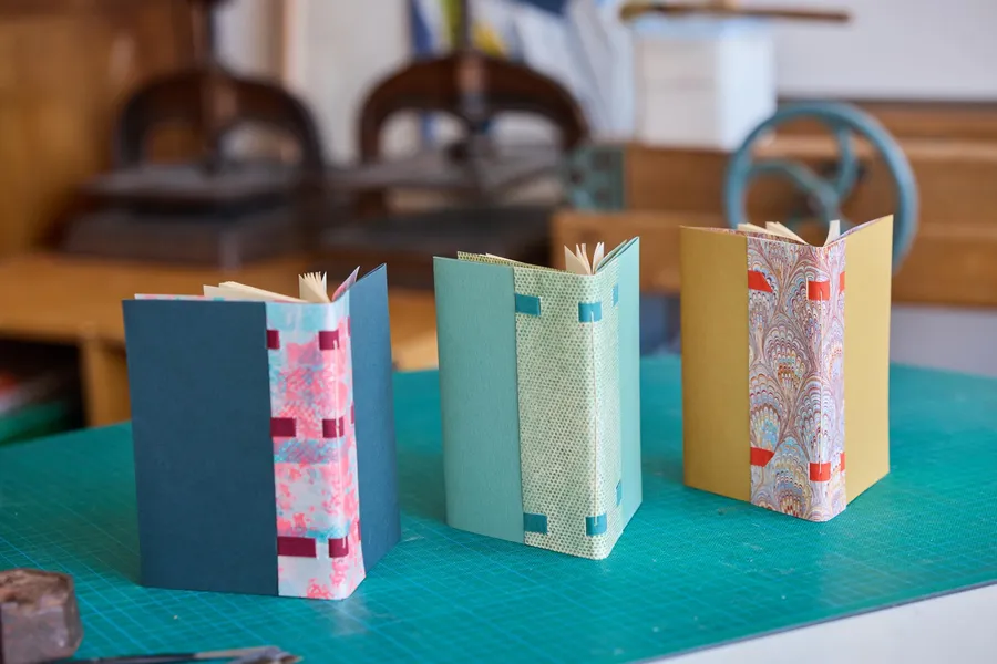 Fabriquez votre carnet relié A6 avec Katell - Image n°1 - Wecandoo