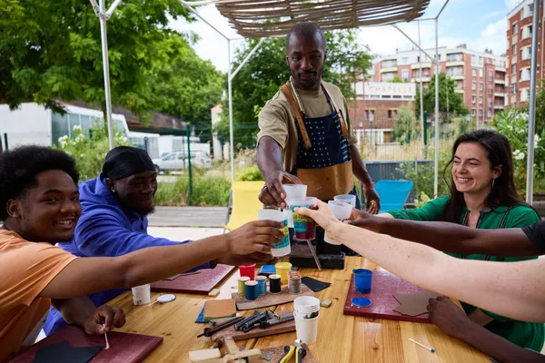 Réalisez votre pièce de maroquinerie autour d'un apéro à l'africaine avec Fred et son équipe - Image n°5 - Wecandoo