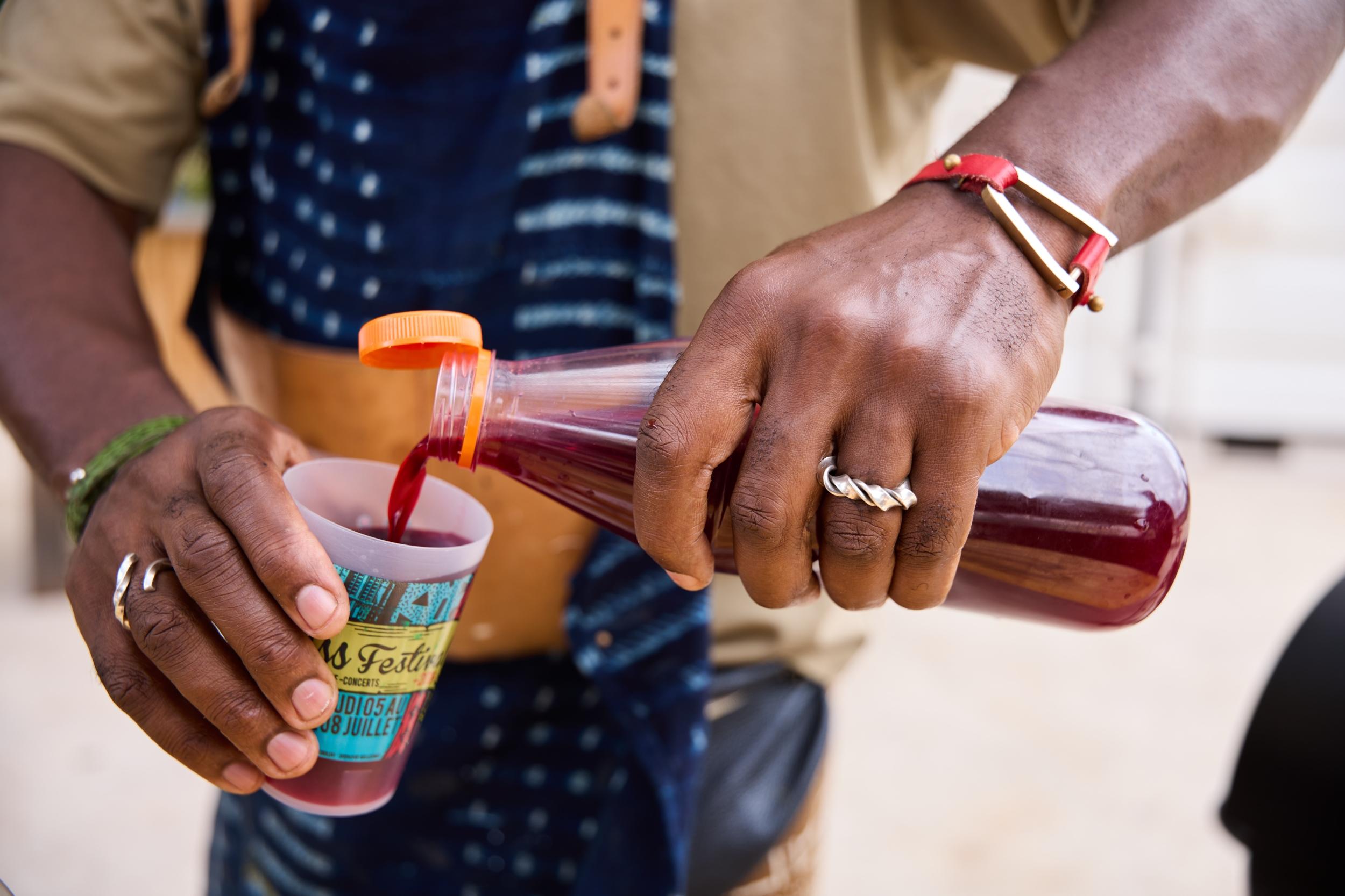 Réalisez votre pièce de maroquinerie autour d'un apéro à l'africaine avec Fred et son équipe - Image n°5 - Wecandoo