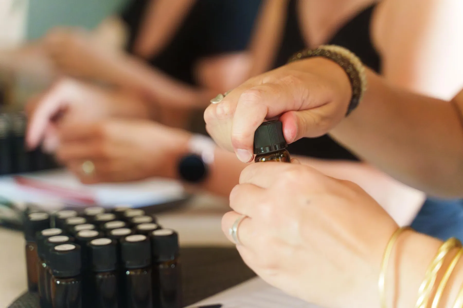 Réalisez votre eau de parfum avec Emilie - Image n°3 - Wecandoo