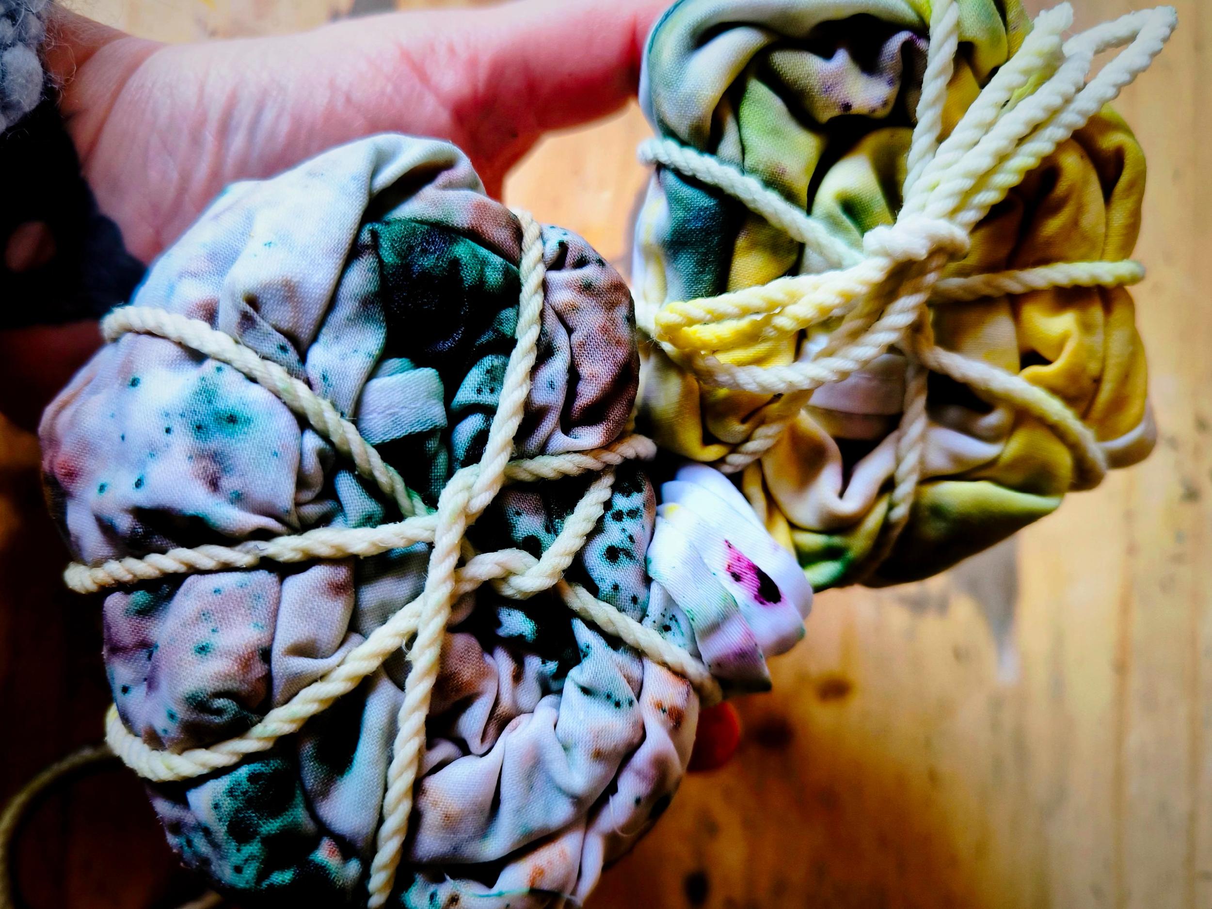 Teintez votre foulard avec Charlie - Image n°4 - Wecandoo