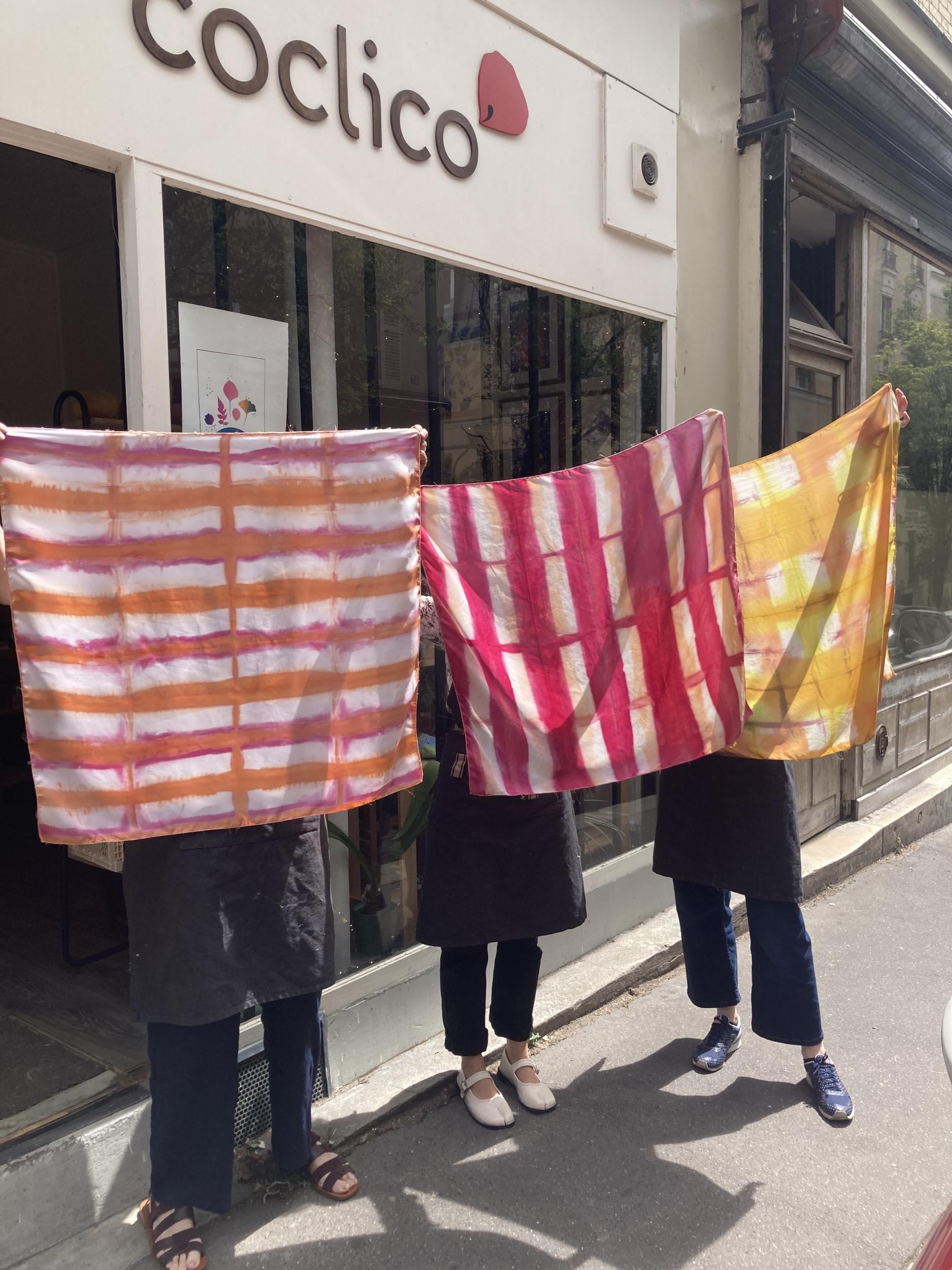 Réalisez votre grand foulard en soie en teinture naturelle avec Cindy - Image n°12 - Wecandoo