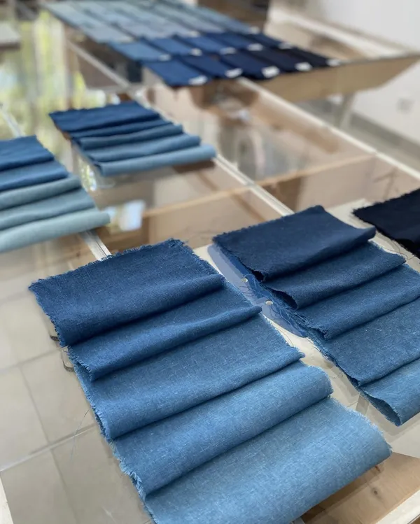 Créez votre foulard en soie et indigo avec des motifs Shibori avec Cindy - Image n°2 - Wecandoo