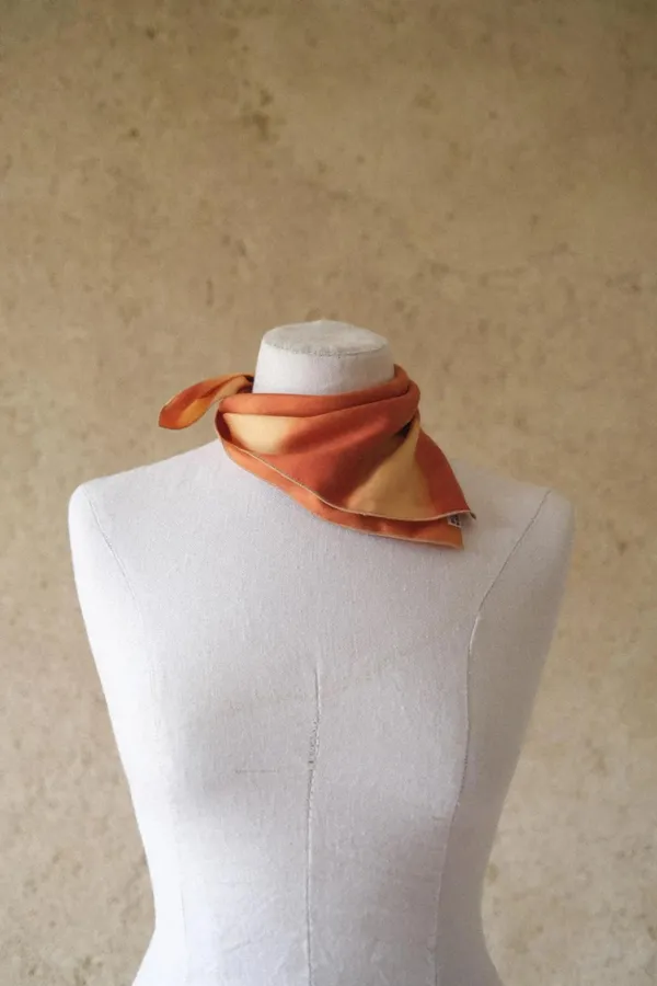 Teintez votre petit foulard en soie