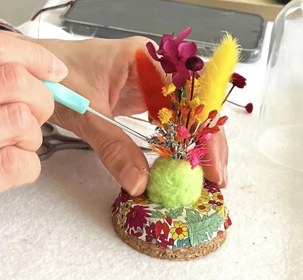 Créez votre cloche fleurie avec Charlotte - Image n°4 - Wecandoo