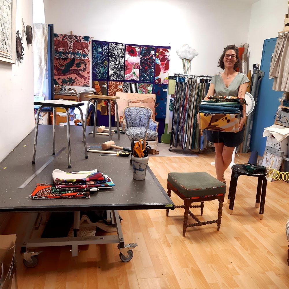 Tapissez votre tabouret vintage avec Chloé - Afbeelding nr. 7 - Wecandoo