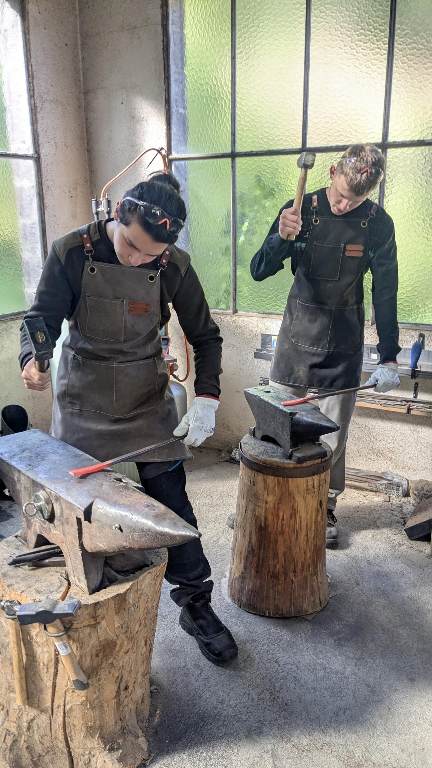 Réalisez vos couteaux à la forge en duo avec Yann - Image n°3 - Wecandoo