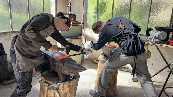 Réalisez vos couteaux à la forge en duo - Image n°3 - Wecandoo