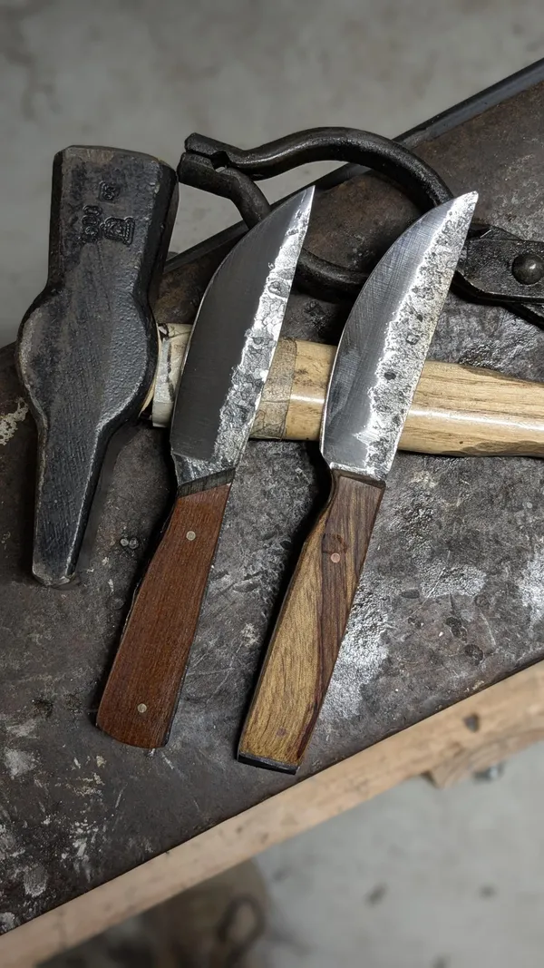 Réalisez vos couteaux à la forge en duo - Image n°2 - Wecandoo