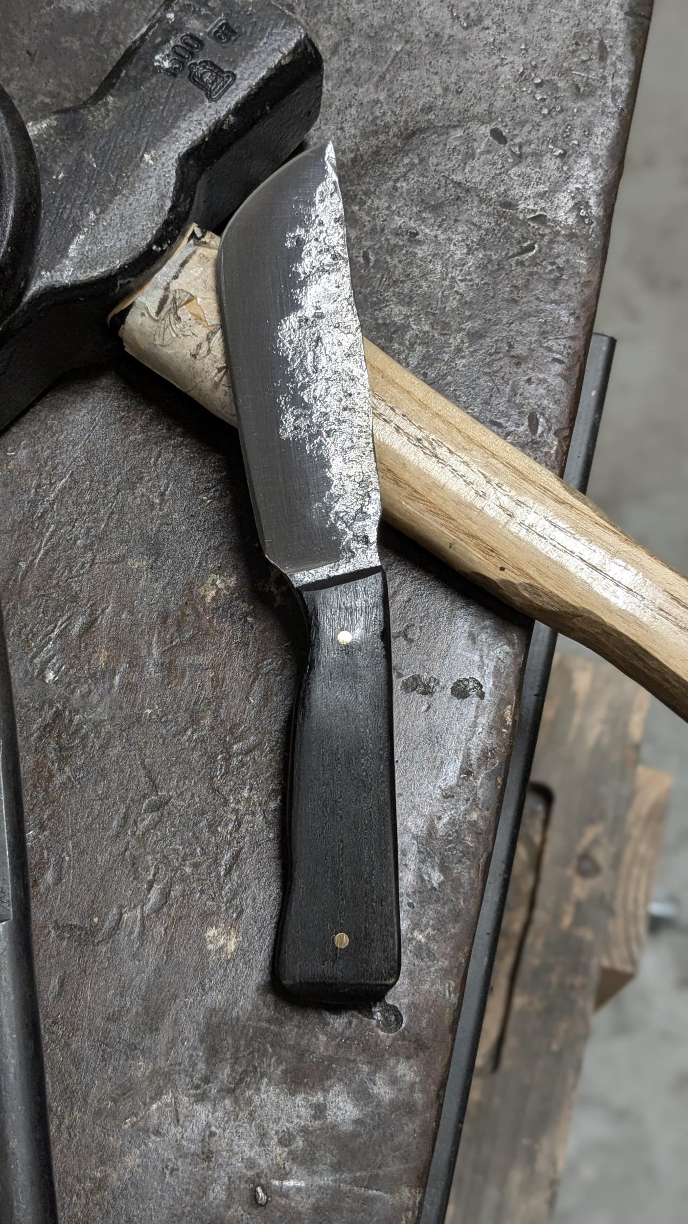 Réalisez un couteau droit ou kiridashi avec Yann - Image n°1 - Wecandoo