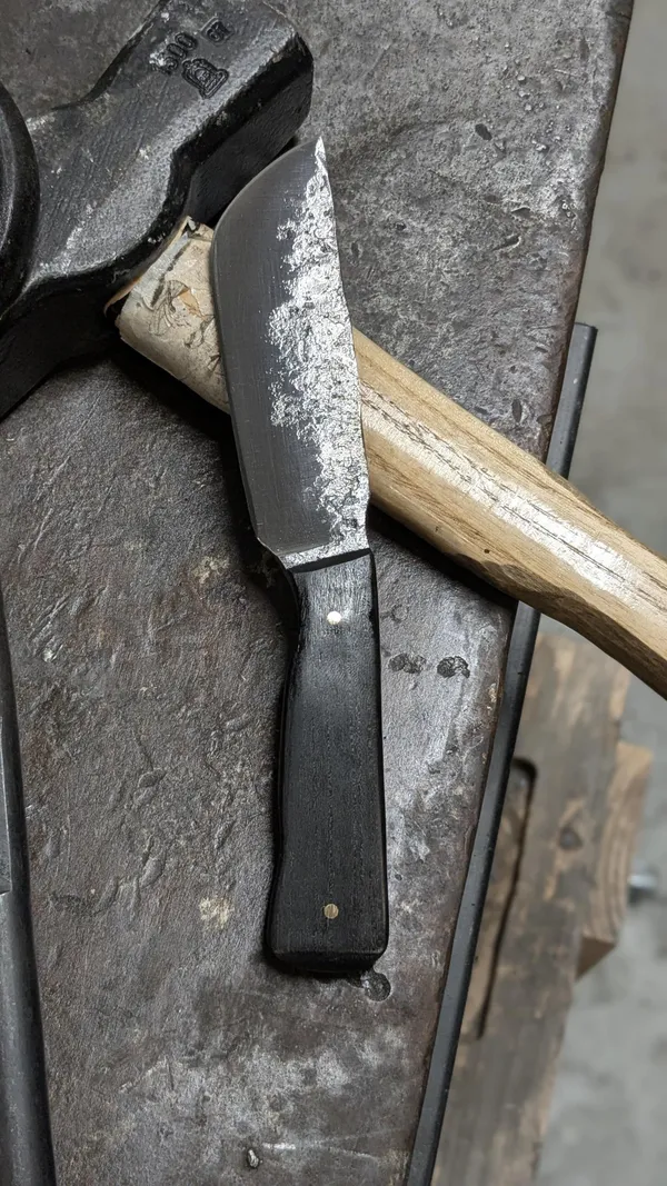 Réalisez un couteau droit ou kiridashi avec Yann - Image n°1 - Wecandoo