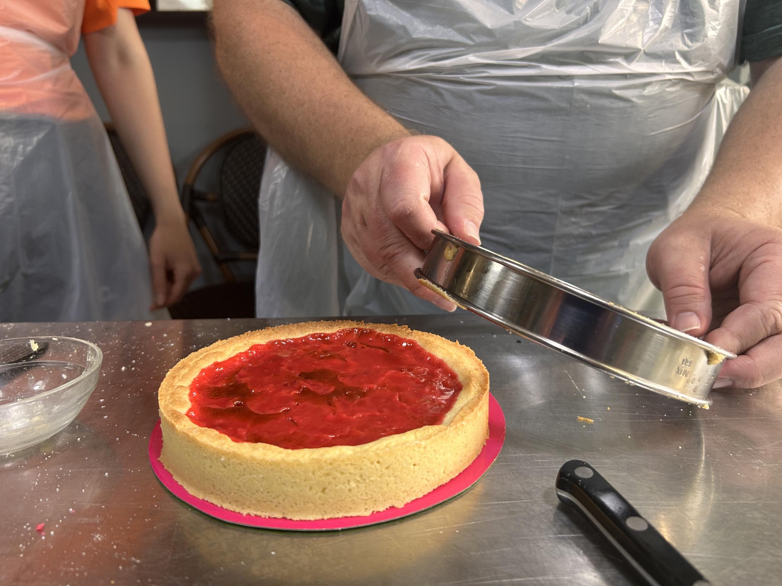 Réalisez une tarte à la praline rose lyonnaise avec Thierry-Rodolphe - Image n°6 - Wecandoo