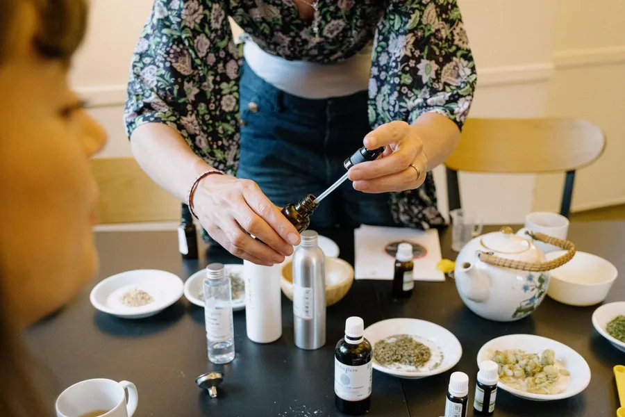 Réalisez votre lubrifiant naturel et bougie de massage avec Virginie - Image n°1 - Wecandoo