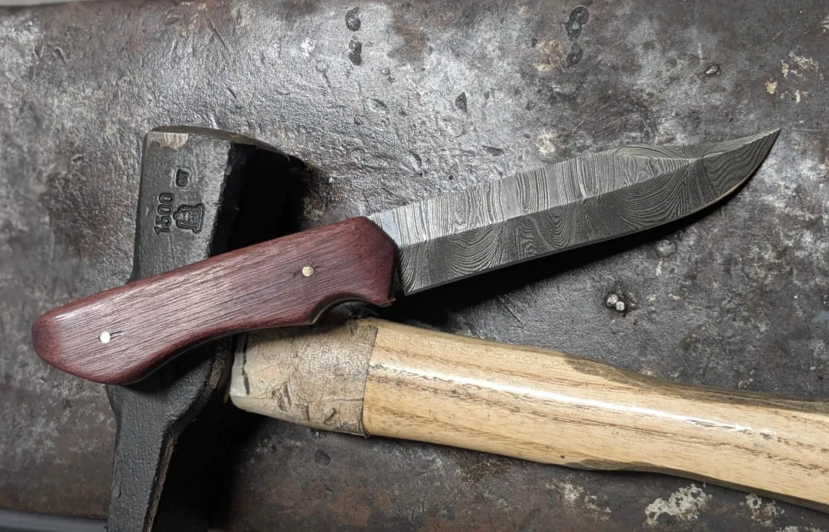 Montez votre couteau damas