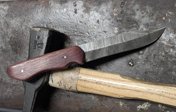 Montez votre couteau damas