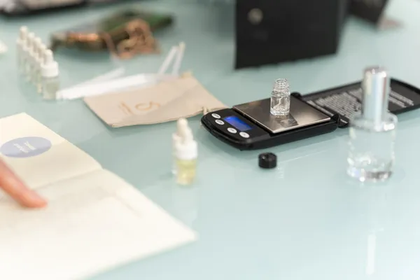 Créez votre propre parfum signature - Image n°1 - Wecandoo