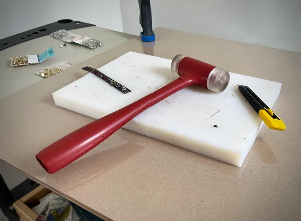 Initiez-vous à la maroquinerie en famille avec Céline - Image n°2 - Wecandoo