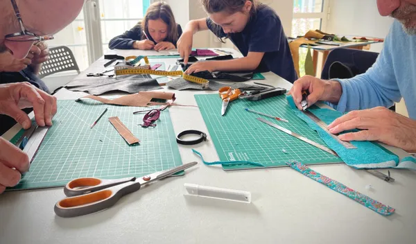 Initiez-vous à la maroquinerie en famille avec Céline - Image n°3 - Wecandoo