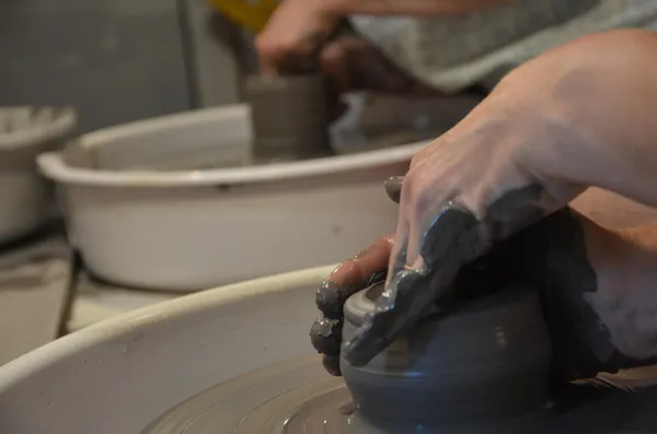 Tournez votre pièce en céramique avec Marie-Laure - Image n°5 - Wecandoo